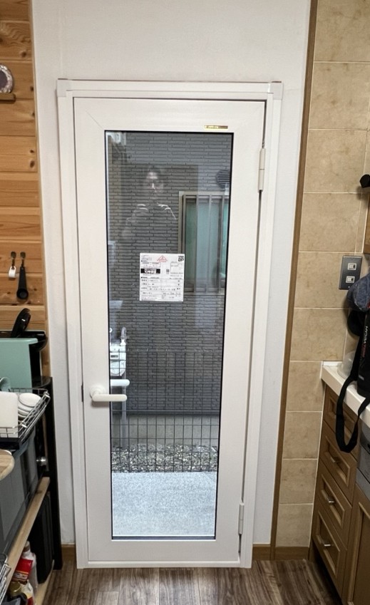 🏠勝手口ドア・内窓🏠YKK APの内窓設置で勝手口ドアの冷気・防犯対策